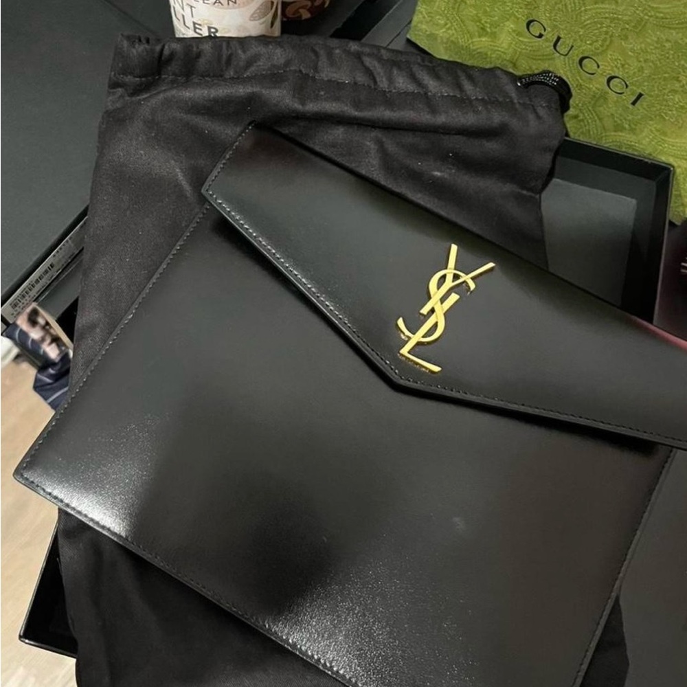 ‼️WOW‼️Yves Saint Laurent Black and gold- 🖤🧡Uptown Envelope Clutch‼️GUC - Picture 2 of 12